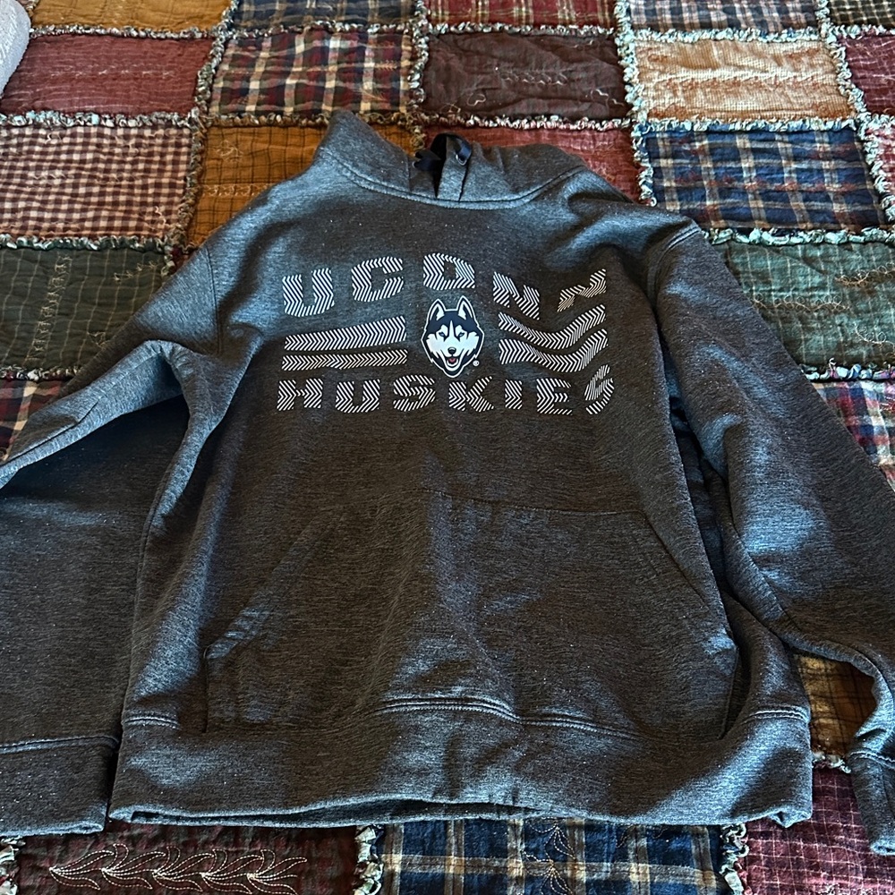 Colosseum Gray UConn Huskies Women’s Hoodie